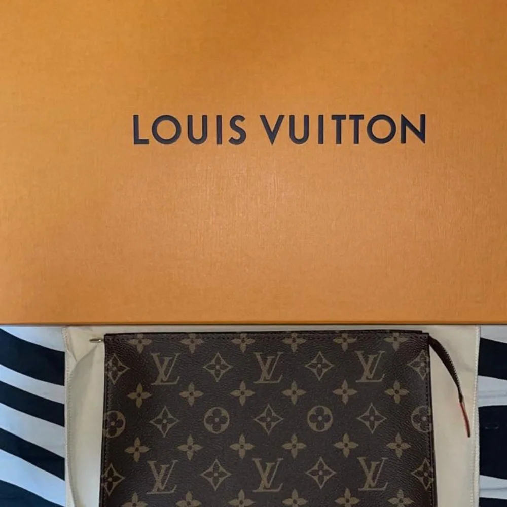 Louis Vuitton Toiletry Pouch 26 - Picture 7 of 8